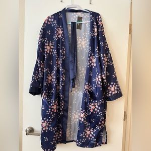 NWT - Morgan Lane x FabFitFun Satin Short Navy Blue Floral Robe, plus size